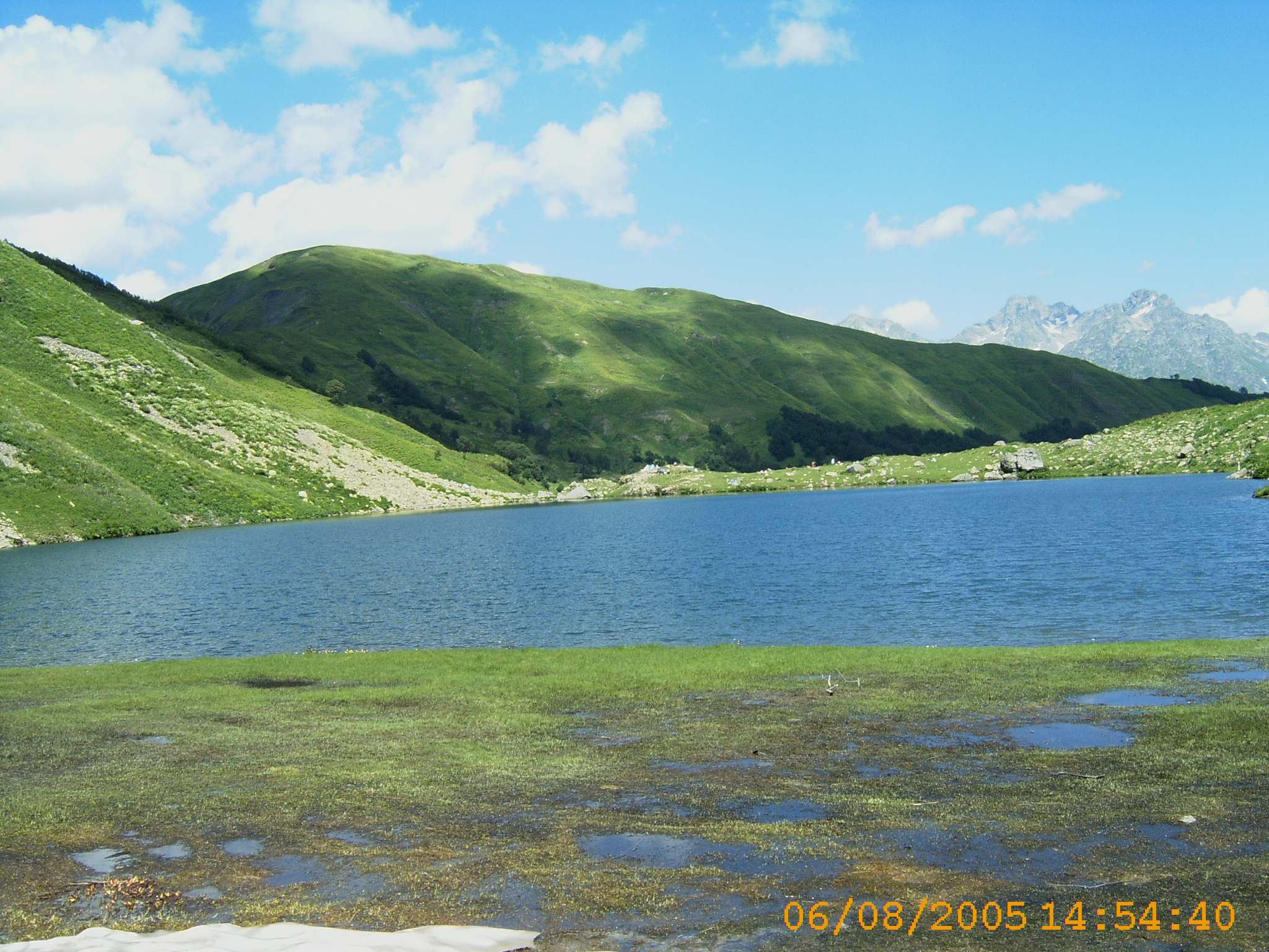 Горы, горы Абхазии, фото воды, пейзажи, речная гладь, контраст зеленого и синего